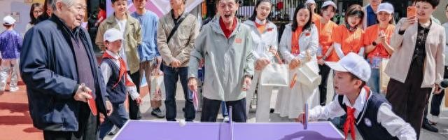 jjb-“沪超”校园赛太燃了：徐寅生陆元盛手把手教小球员，“小版樊振东”有点猛|乒乓|程之|乒乓球|巨鹿|比赛_新浪体育_新浪新闻