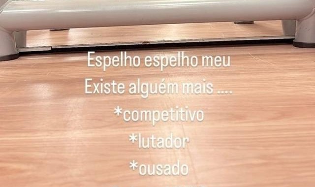 竞技宝-内马尔回巴西养伤 “镜子镜子 有谁比我更英俊吗？”