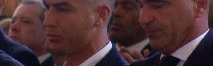 ️C罗出席若塔兄弟追悼会：献礼欧国联奖杯&amp;amp;拥抱慰问若塔父亲